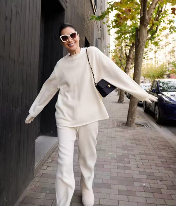 100% Cashmere air Sensing Knitted Suit - Image 2
